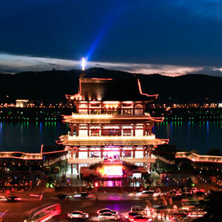 四合茗苑是集中式装修、中式设计的专业机构；古典中式装修设计、现代中式装修设计、别墅中式装修设计,设计及中式配饰一体化中式装饰设计平台,引领潮流，成为中式行业第一品牌。